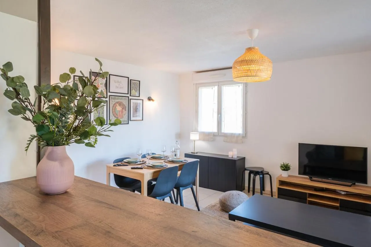 Appartement Familial, Terrasse, Val Des Castagnins Menton 0*,  France